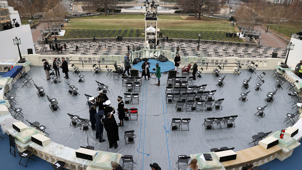 ক্যাপিটলে চলছিল জো বাইডেনের শপথের মহড়া। 