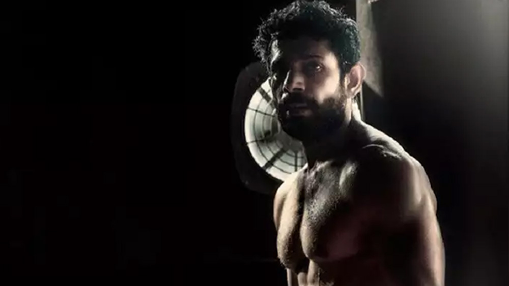 নিজের স্বপ্নের প্যাক আপ হয়ে যেতে দেননি বিনীতকুমার। দীর্ঘ প্রত্যাখ্যানের পরে অপেক্ষা করে থেকেছেন সুযোগের। সুযোগ পেয়ে দেখিয়ে দিয়েছেন, এভাবেও ফিরে আসা যায়।  