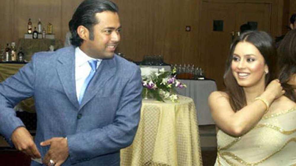 যদিও লিয়েন্ডার কোনও দিন এই সম্পর্কের কথা স্বীকার করেননি। তাঁর কথায়, মহিমা শুধু তাঁর ভাল বন্ধু ছিলেন মাত্র। ২০০৬ সালে মহিমা বিয়ে করেন আর্কিটেক্ট ইঞ্জিনিয়ার তথা ব্যবসায়ী ববি মুখোপাধ্যায়কে। তাঁদের একমাত্র মেয়ের নাম আরিয়ানা। ২০১৩ সালে ভেঙে যায় তাঁদের বিয়ে।