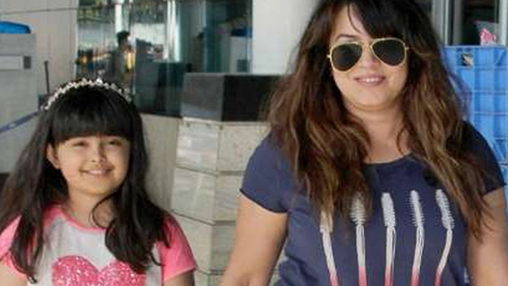 মা হওয়ার পরে মহিমা সিনেমায় অভিনয় করা প্রায় ছেড়েই দেন। মেয়েকে সময় দেওয়াই তাঁর মূল লক্ষ্য হয়ে ওঠে। তাই ছবিতে সুযোগ পেয়েও তিনি বেছে নেন টিভি শো। কারণ তাঁর সময় প্রয়োজন ছিল। 