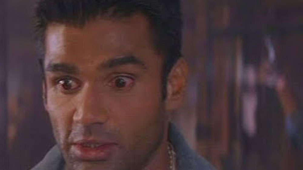 টিনু তাঁর কৃতকর্মের জন্য এক প্রকার সুনীলের হাতেপায়ে ধরে ক্ষমা চান এবং তার পরই সুনীল এই ছবিতে অভিনয় করতে রাজি হন।