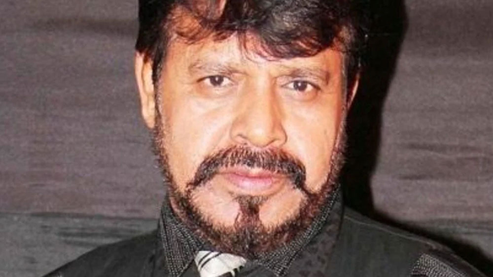 ওই ফিল্মটি ছিল ‘মা তুঝে সলাম’।  সুনীল বেরিয়ে যাওয়ার পর তাঁর জায়গায় সাপোর্টিং চরিত্রে আরবাজ খানকে নেওয়া হয়।