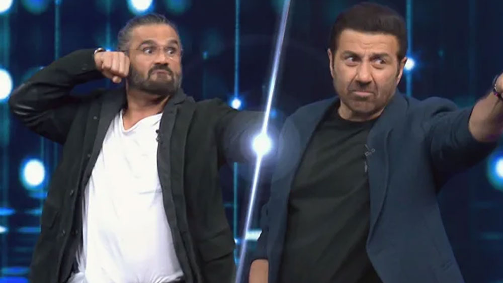 ছবিটি থেকেই সরে আসেন সুনীল। যার জন্য মিডিয়ায় সুনীলের নামে কুমন্তব্য করেন পরিচালক টিনু। সুনীল অবশ্য টিনুকে পাল্টা আক্রমণ করে কোনও কথা বলেননি তখন।