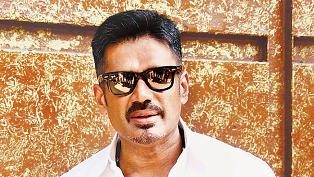 সুনীল শেট্টির নামও ঘোষণা করা হয়ে গিয়েছিল, কিন্তু তার পরে অনেক বদল আনেন তিনি ফিল্মে। সবচেয়ে বড় বদল ছিল, সুনীলের পরিবর্তে ফিল্মে সানি দেওলকে নেওয়া।