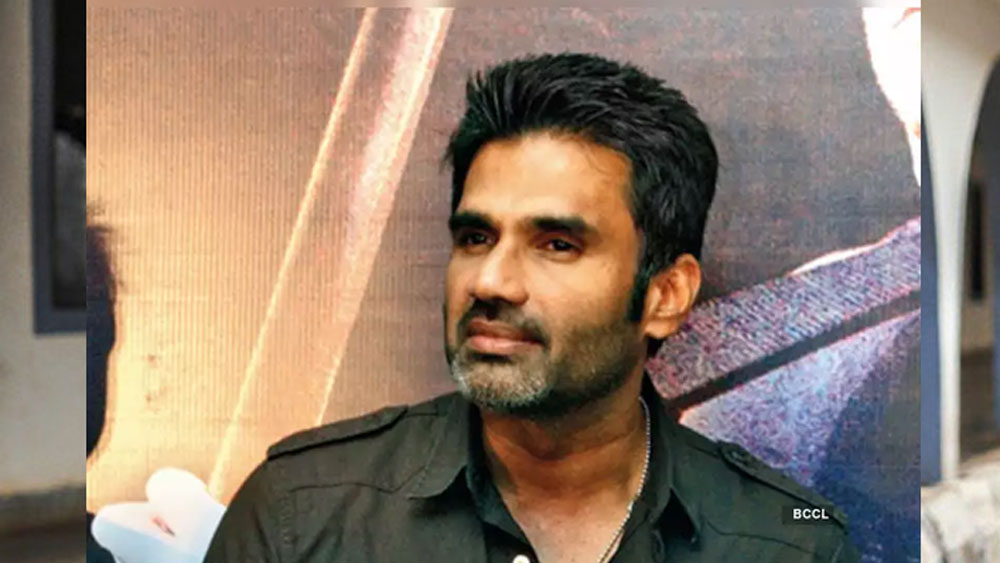 ‘রাজা হিন্দুস্তানি’, ‘লোফার’, ‘গদর’-এর মতো হিট ফিল্মে তিনি স্টান্ট ডিরেক্টর ছিলেন। ২০০২ সালে তিনি একটি ফিল্ম পরিচালনা করেন এবং সেই ছবিতে প্রথমে নায়কের চরিত্রে সুনীলকে প্রস্তাব দেন।