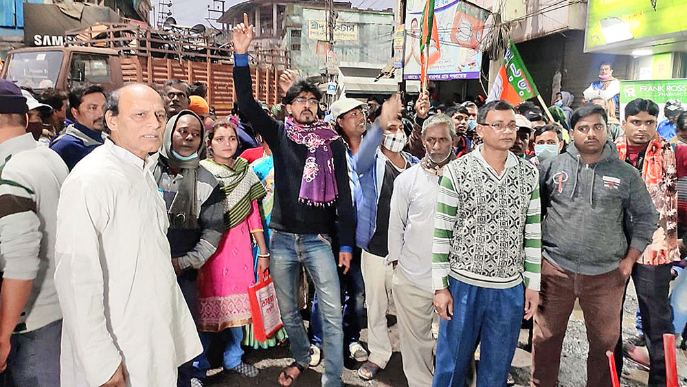 BJP's assembly vandalized at Jaynagar