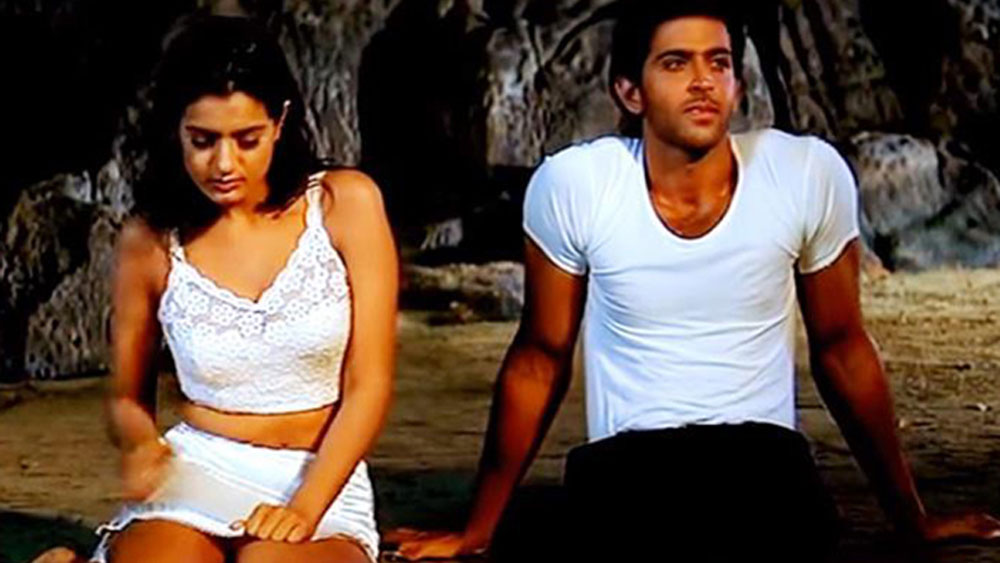 তিনি সবে স্নাতক করেছিলেন তখন। রাকেশ রোশনের সঙ্গে তাঁদের পারিবারিক সম্পর্ক ছিল। প্রথমে তিনিও এই প্রস্তাব ফিরিয়ে দেন।