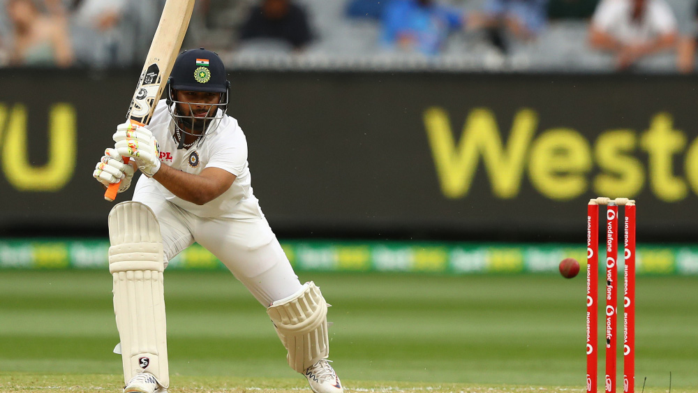 ২০১৭ সালের ফেব্রুয়ারিতে গৌতম গম্ভীরের কাছ থেকে দিল্লির রঞ্জি দলের অধিনায়কত্বের দায়িত্ব পান পন্থ। তার আগের বছরই অবশ্য সুযোগ পেয়েছেন আইপিএল-এ। ১ কোটি ৯০ লক্ষ টাকার বিনিময়ে তাঁকে নেয় দিল্লি ডেয়ারডেভিলস। যে দিন নিলাম হয়েছিল, সে দিন পন্থ ব্যস্ত ছিলেন অনূর্ধ্ব-১৯ বিশ্বকাপে শতরান করে ভারতকে সেমিফাইনালে নিয়ে যেতে। 