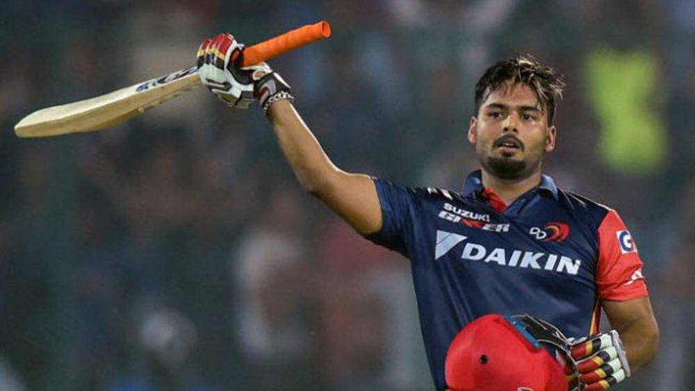 বাঁ হাতি ব্যাটসম্যান ঋষভের প্রিয় শট পুল। তবে ছেলের এই খ্যাতি দেখে যেতে পারেননি ঋষবের বাবা রাজেন্দ্র পন্থ। ২০১৭ সালে তিনি হৃদরোগে মারা যান। তাঁর শেষকৃত্যের দু’দিন পরেই আইপিএল ম্যাচে দুরন্ত ব্যাটিং করেন পন্থ।