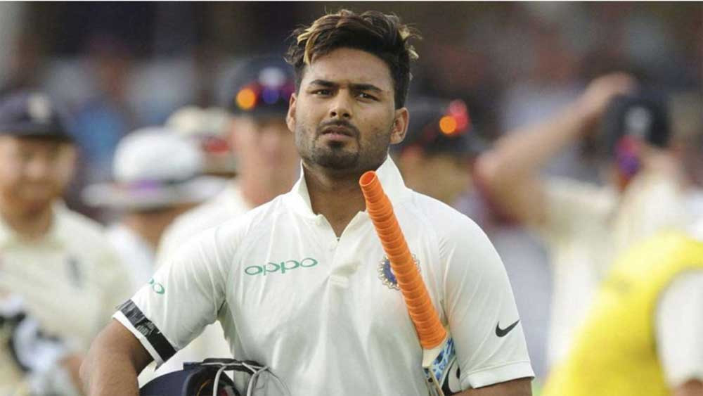 তবে বহু বার ব্যর্থতার মুখোমুখি হওয়া ঋষভও জানেন, জাতীয় দলের জায়গা সবসময়েই কণ্টকাকীর্ণ। চাপের পাশাপাশি জীবনে হাল্কা ভাবেই থাকতে ভালবাসেন তিনি। সতীর্থদের সঙ্গেও তাঁর সম্পর্ক বাঁধা সেই তারেই। 