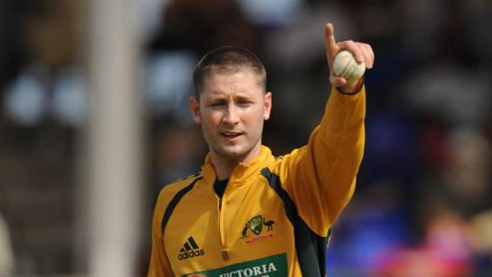 “বিরাট কোহালিকে ছাড়া ভারতীয় ব্যাটিং লাইন আপের অবস্থা পরের দুই টেস্টে কল্পনা করা যাচ্ছে?’’ বলেছিলেন মাইকেল ক্লার্ক। অস্ট্রেলিয়ার প্রাক্তন অধিনায়ক এই মন্তব্য করেছিলেন সদ্যসমাপ্ত সিরিজের প্রথম টেস্টের পরে।