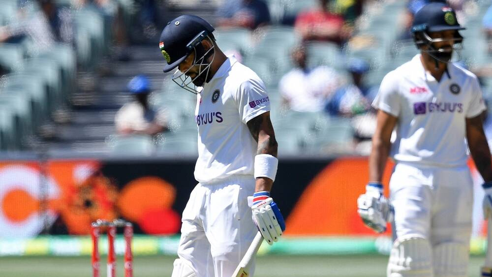 অ্যাডিলেডের সেই টেস্টে দ্বিতীয় ইনিংসে ৩৬ রান করে ভারত। ভরাডুবি এবং লজ্জার সেই পারফরম্যান্সের আগেই ক্লার্ক বলেছিলেন, ভারতীয় দল এ বার ঘোর বিপদের মুখে।