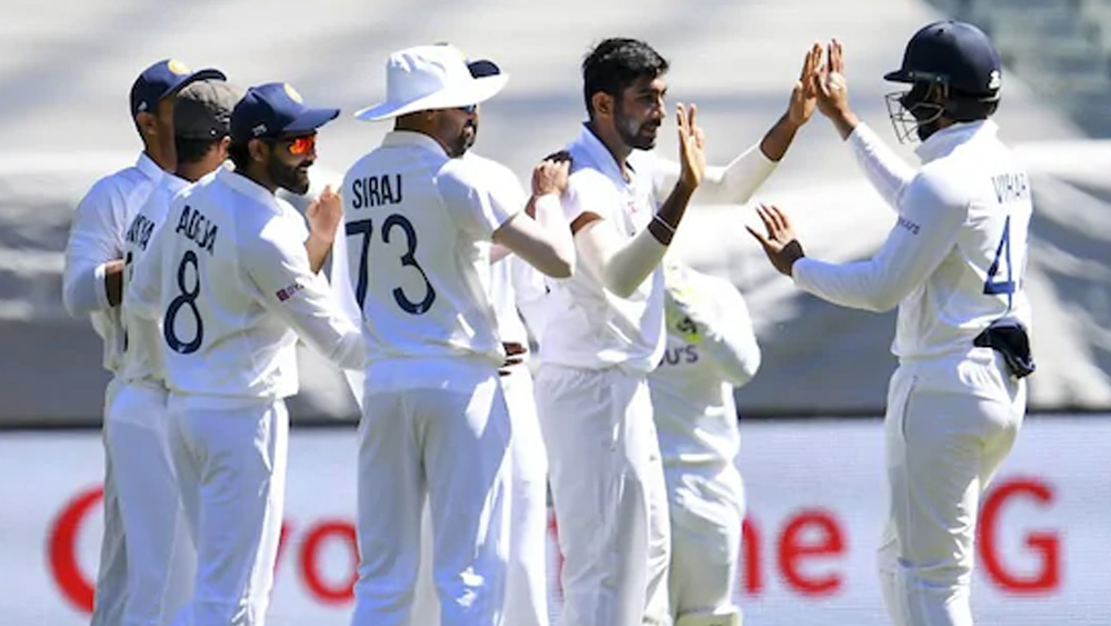 তবে পরের টেস্টেই ঘুরে দাঁড়িয়েছিল অজিঙ্ক রাহানের ভারত। মেলবোর্নে অস্ট্রেলিয়াকে হারিয়েছিল ৮ উইকেটেই। 