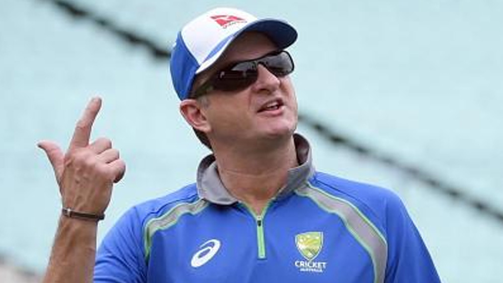 আর এক প্রাক্তন অস্ট্রেলীয়র সুর ছিল আবার কয়েক গুণ বেশি চড়া। মার্ক ওয় বলেছিলেন, ভারত ইতিমধ্যেই প্রথম টেস্টে অস্ট্রেলিয়ার কাছে হোয়াইটওয়াশ হয়ে বসে আছে! প্রাক্তন ওপেনার নিশ্চিত ছিলেন এই সিরিজ ৪-০ ফলাফলে হারতে চলেছে ভারত।