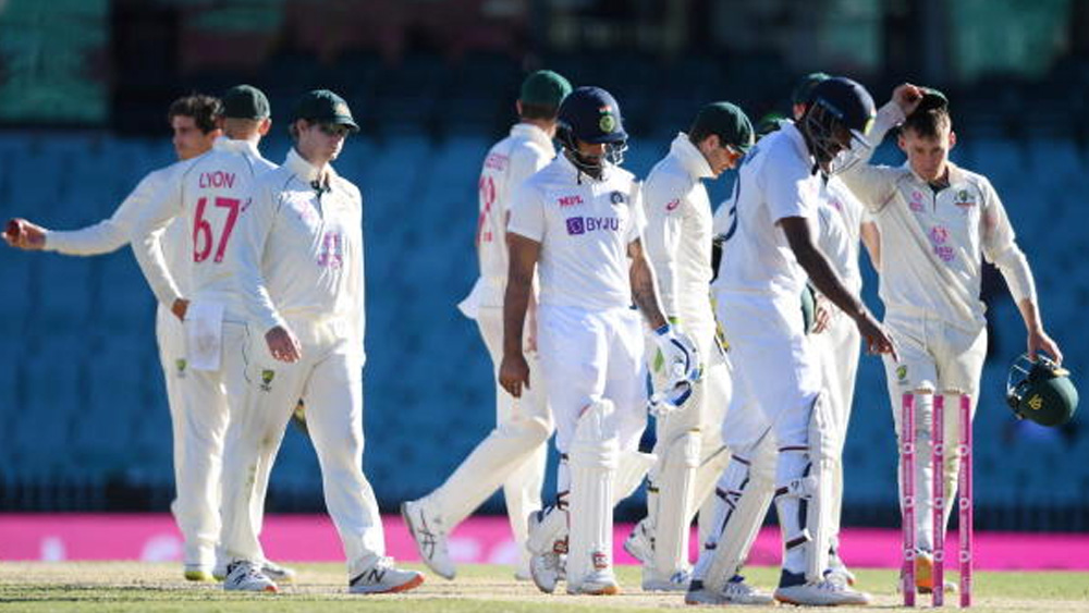 সিরিজের তৃতীয় টেস্ট ছিল সিডনিতে। রবিচন্দ্রণ অশ্বিন এবং হনুমা বিহারীর দৃঢ় ব্যাটিংয়ে এই টেস্ট ড্র করে ভারত। ‘ওয়াল’ রাহুল দ্রাবিড়ের জন্মদিনে ডিফেন্সের বীরগাথা রচনা করেন অশ্বিন এবং বিহারী।