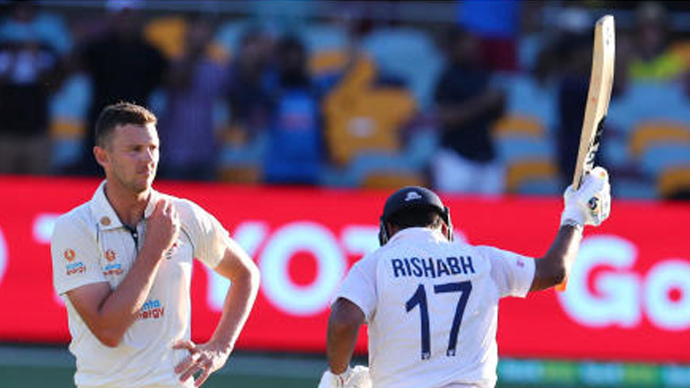 পূজারা, রাহানেরা শুরু করলেও শেষ করতে পারেননি। কাপ আর ঠোঁটের মধ্যে তফাৎ রয়ে গিয়েছিল তখনও। সেই দূরত্ব মুছে ফেললেন পন্থ। ৮৯ রানের অপরাজিত ইনিংস খেলে ভারতের জয় নিশ্চিত করেই ফেরেন তিনি।