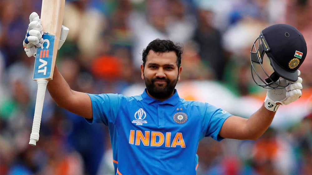 মাঝে মাঝেই রব ওঠে সাদা বলের ক্রিকেটে বিরাটের বদলে রোহিত শর্মাকে অধিনায়ক করার দাবিতে। আইপিএলে রোহিতের রেকর্ডই যার মূল কারণ।