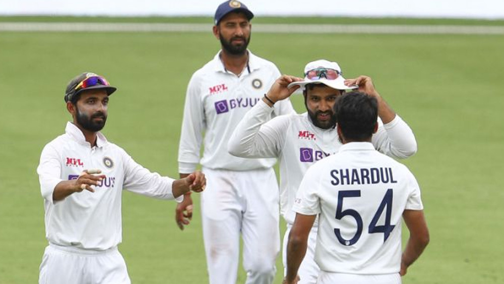 লাল বলের ক্রিকেটে এখনও তেমন দাবি না উঠলেও, অধিনায়ক হিসেবে রাহানে কিন্তু জোড়ালো আবেদন জানিয়ে রাখলেন এই সফরে। 