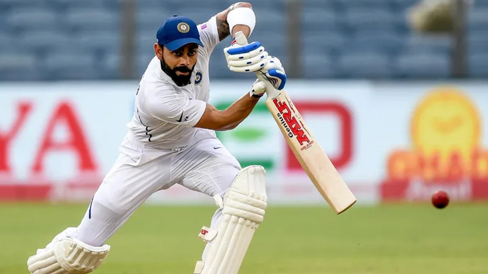 ইংল্যান্ড সিরিজে ভারতীয় দলকে নেতৃত্ব দেবেন বিরাট। ঘরের মাঠে এগিয়ে থেকেই শুরু করবেন তিনি। টেস্টে টানা ৩ ম্যাচে হেরেছেন তিনি। প্রথমবার এমন লজ্জার মুখে পড়তে হয়েছে তাঁকে। ইংল্যান্ড সিরিজে সেই লজ্জা মুছতে চাইবেন তিনি।