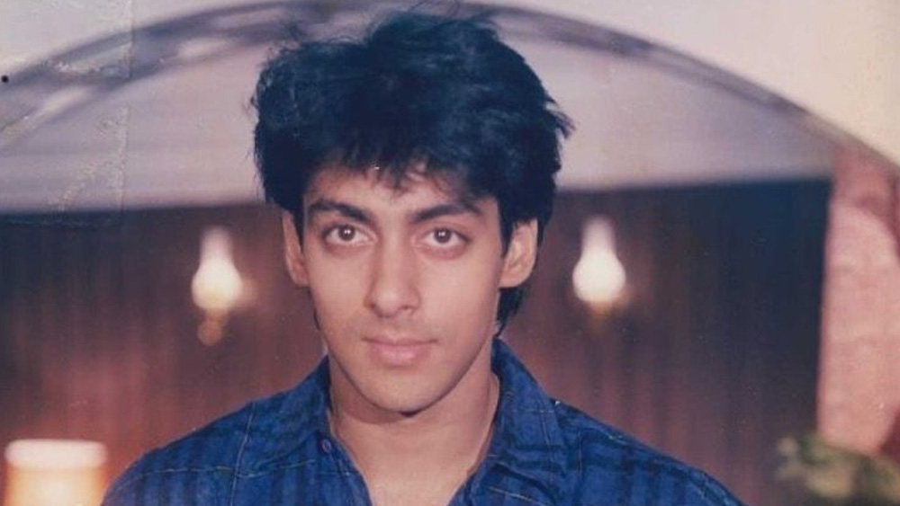 তরুণ বয়সে নিজের পকেটমানি নিজেই উপার্জন করার জন্য ভাবনা চিন্তা শুরু করেন সলমন। কিছু বন্ধুর সঙ্গে তিনি গিয়েছিলেন এক না্মী হোটেল, ব্যাকগ্রাউন্ড ডান্সার হিসেবে।