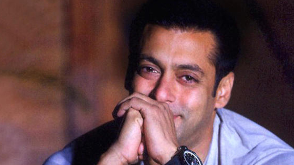 পাশাপাশি, ছবি পিছু তাঁর পারিশ্রমিক ৮০ কোটি টাকা। ৭৫ টাকা উপার্জন থেকে যাত্রা শুরু করা সলমন এখন নিজেই ইন্ডাস্ট্রিতে একটি প্রতিষ্ঠান। 