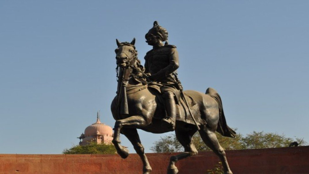 রাও যোধার বংশ অর্থাৎ মারওয়াড়ের সঙ্গে বিকার রাজ্যের সম্পর্ক দীর্ঘ যুগ ধরে ছিল শত্রুতার। অন্য দিকে জাঠদের অন্তর্দ্বন্দ্বের সুযোগ নিয়েও ক্ষমতাবৃদ্ধি করেন তিনি। রাও বিকার তৈরি কেল্লার ভগ্নাবশেষ আজও আছে প্রাচীর ঘেরা বিকানেরে। তাঁর শাসন শুরুর পরে একশো বছর ওই কেল্লাতেই থাকত রাজপরিবার।