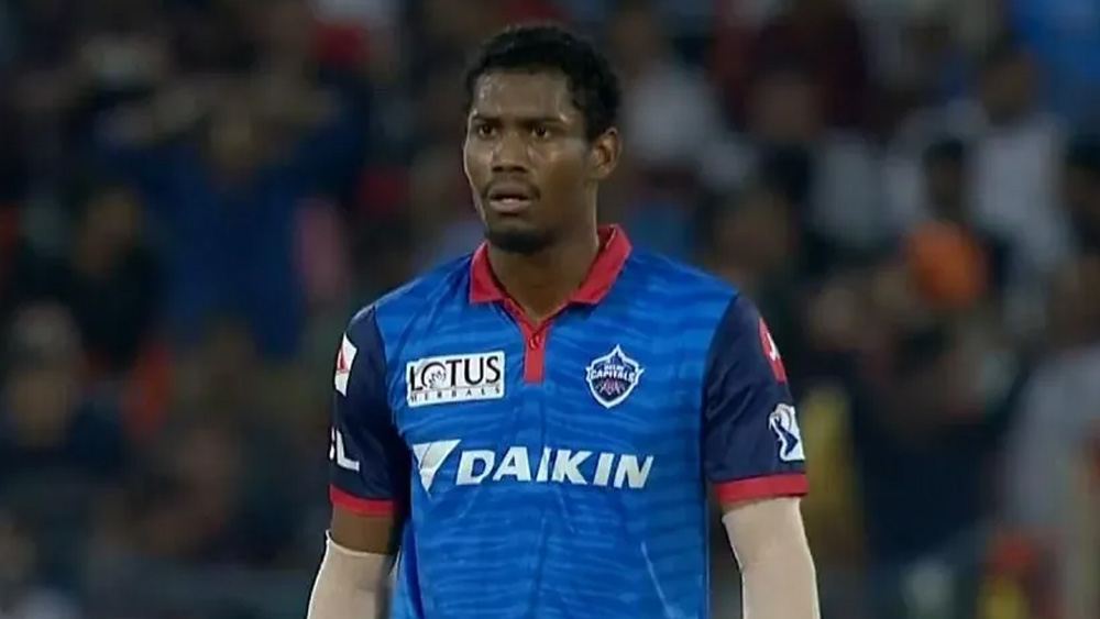 নিলামের আগে ছেড়ে দেওয়া হল মোহিত শর্মা, তুষার দেশপাণ্ডে, কিমো পল, সন্দীপ লামিছানে, অ্যালেক্স ক্যারে এবং জেসন রয়।