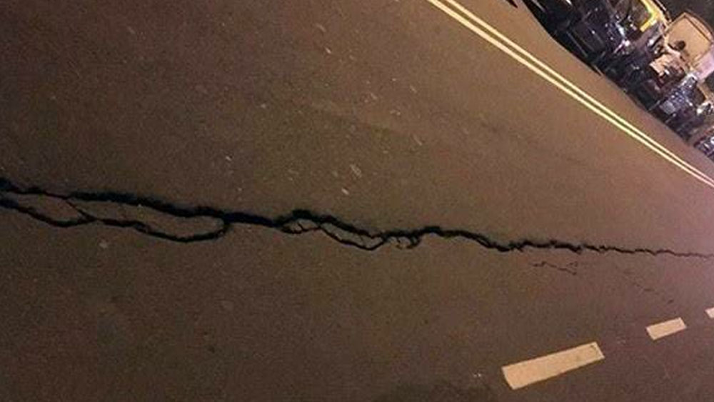 বিস্ফরণের তীব্রতায় রাস্তায় ফাটল। ছবি টুইটার
