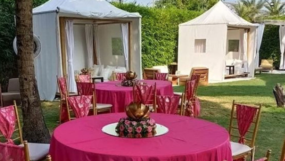 ২৭ জানুয়ারি মুম্বইয়ে একটি পার্টি দেওয়ার পরিকল্পনা রয়েছে বরুণ-নতাশার। সেখানেই হাজির থাকবেন বলিউডের বিশিষ্টরা।