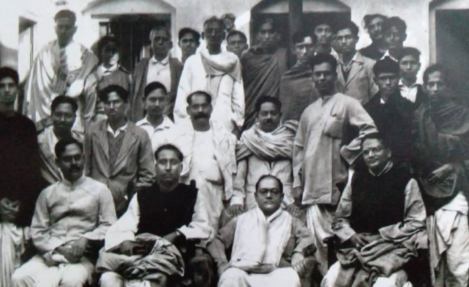 বেলডাঙায় রেলের গেস্টহাউসে নেতাজি।