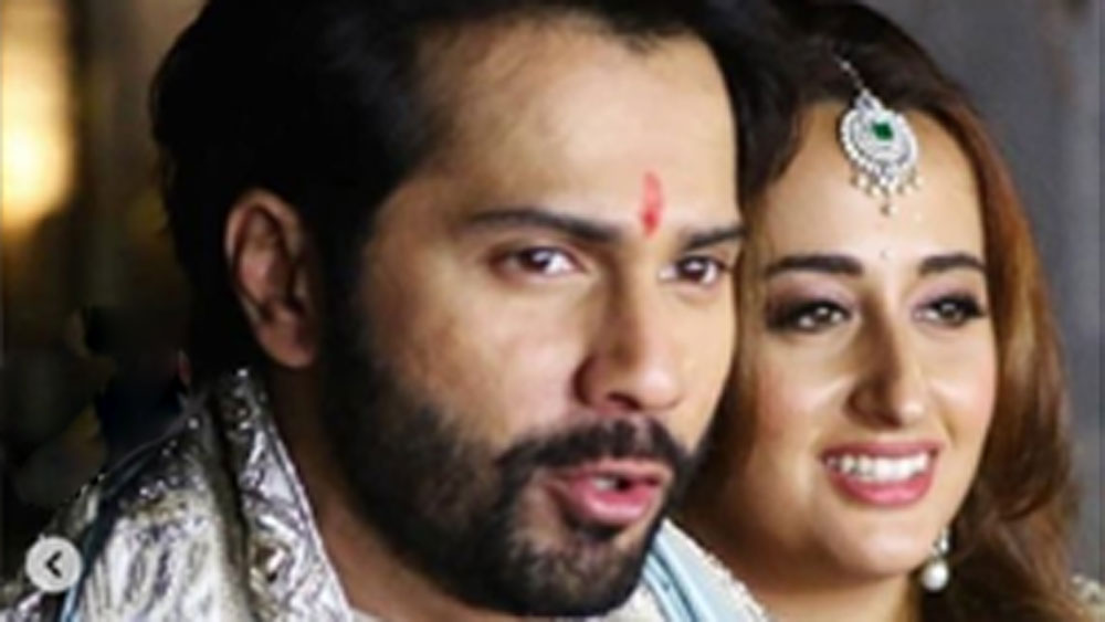 বিয়ের অনুষ্ঠানের যাবতীয় খুঁটিনাটির ছবি দেখার অপেক্ষায় বরুণের তামাম ভক্তেরা।