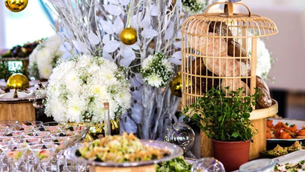 বরুণ এবং নতাশার বিয়ের খবর জানা মাত্র ভক্তেরা মুখিয়ে ছিলেন বিযের খুঁটিনাটি সমস্ত কিছু জানার জন্য। বরুণ এবং তাঁর পরিবার প্রথম থেকেই কিছুটা রেখে ঢেকে বিয়েটা সম্পন্ন করতে চেয়েছিলেন। কিন্তু সেটা আর সম্ভব হয়নি।