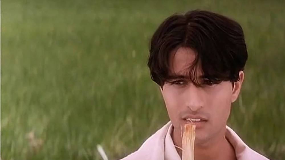 অবসরে কিশোরকুমারের গান শুনতে ভালবাসেন অপূর্ব। পছন্দ করেন পশুপাখিদের সঙ্গে সময় কাটাতেও।  