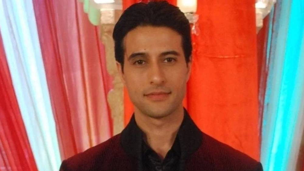 ‘পরদেশ’-এর আকাশছোঁয়া সাফল্যের পরে অপূর্বর কাছে সুযোগের অভাব হয়নি। ‘প্যায়ার কোই খেল নহিঁ’, ‘ক্রোধ’, ‘হম হো গ্যয়ে আপকে’, ‘কসুর’, ‘প্যায়ার দিওয়ানা হোতা হ্যায়’, ‘ধুন্ধ’, ‘লকীড়’-সহ বেশ কিছু ছবিতে তিনি অভিনয় করেন।  