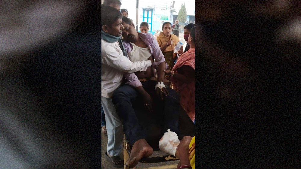 দুষ্কৃতীদের হামলায় গুরুতর আহত হন সঞ্জিৎ।