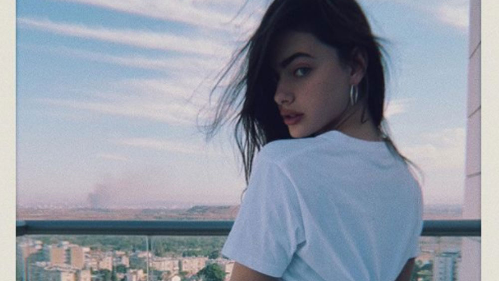 ইয়েলের কেরিয়ার কোনও ভাবেই তাঁর ধর্মীয় রীতি পালনের বাধা হয়ে দাঁড়াবে না, এই শর্তে রাজি হন শিক্ষামন্ত্রী।