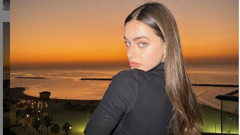 ইয়েল এবং তাঁর পরিবারের সঙ্গে অনেক আলোচনার পর তাঁকে পড়াশোনা করতে দিতে রাজি হন শিক্ষামন্ত্রী।