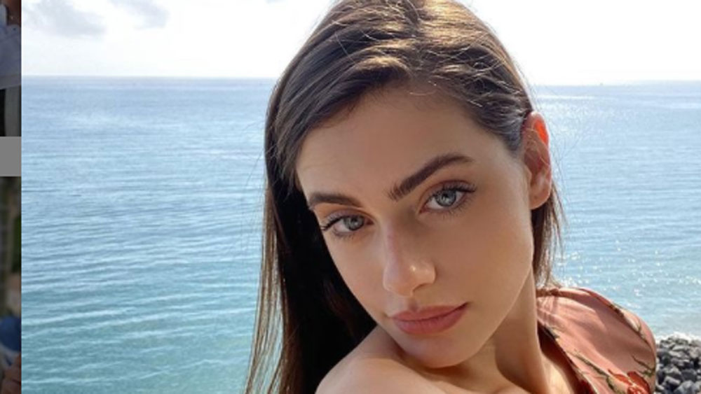 চলাফেরা, ওঠাবসা, খাওয়াদাওয়া, পোশাক-পরিচ্ছদ সব কিছুতেই ধর্মীয় রীতি মাথায় রাখতে হত তাঁকে।