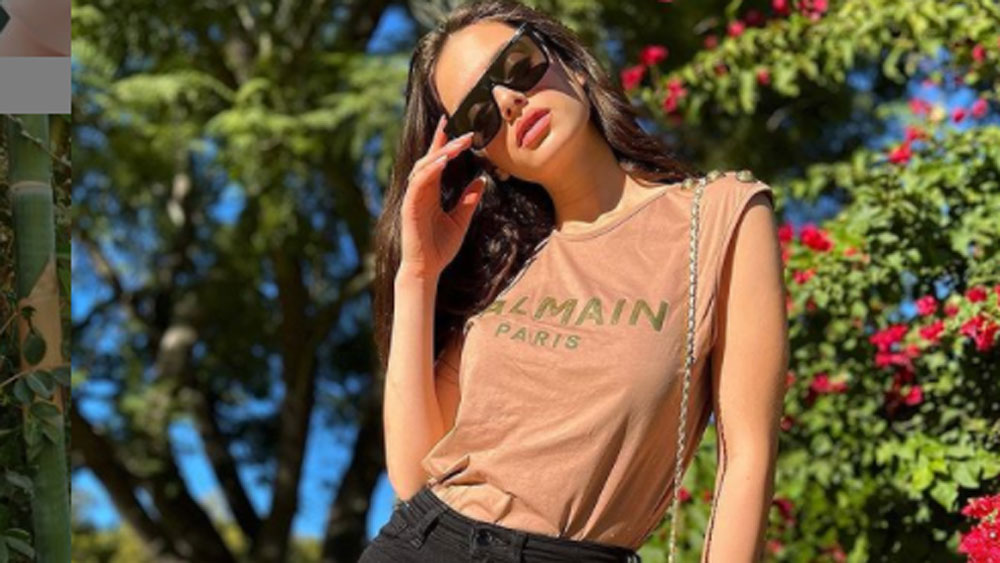 তবে ১৯ বছরের কিশোরী ইয়েলকে মাত্র ৩ বছরের কেরিয়ারেই সম্মুখীন হতে হয়েছে অসংখ্য বিরোধিতা, হুমকি এবং কুমন্তব্যের।