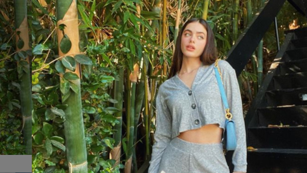 চিত্রগ্রাহক মারিনার তরফ থেকেই প্রথম ফটোশ্যুটের প্রস্তাব পান ১৬ বছরের কিশোরী ইয়েল শেলবিয়া।