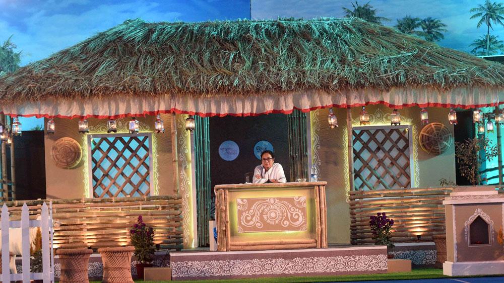 নবান্নের সভাঘরে সাংবাদিক বৈঠকে মুখ্য়মন্ত্রী মমতা বন্দ্যোপাধ্যায়। 