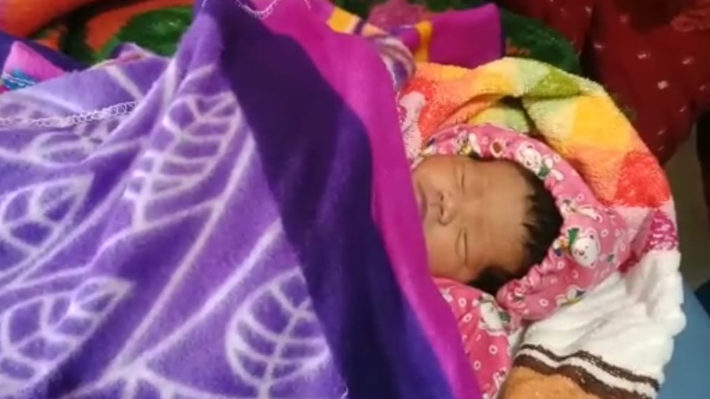  তাজমিরার কন্যাসন্তান। 