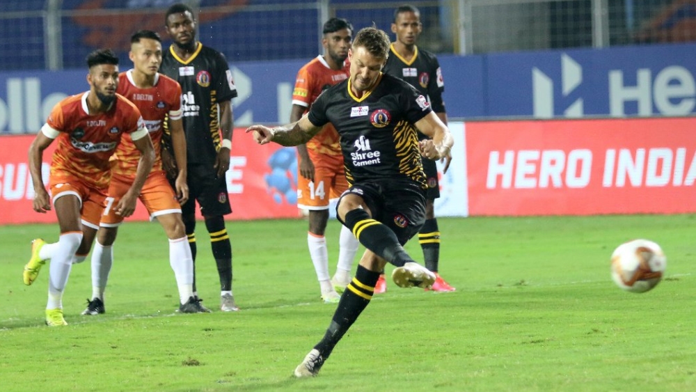 লাইভ: সুযোগ নষ্ট, শুরুতেই পেনাল্টি মিস করলেন লাল-হলুদের অ্যান্টনি পিলকিংটন