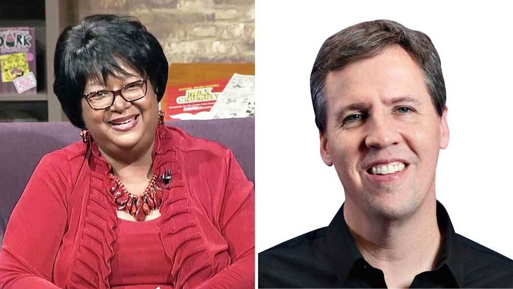 রেচেল রেনে রাসেল (বাঁ)  এবং জেফ কিনি (ডান) দিকে।