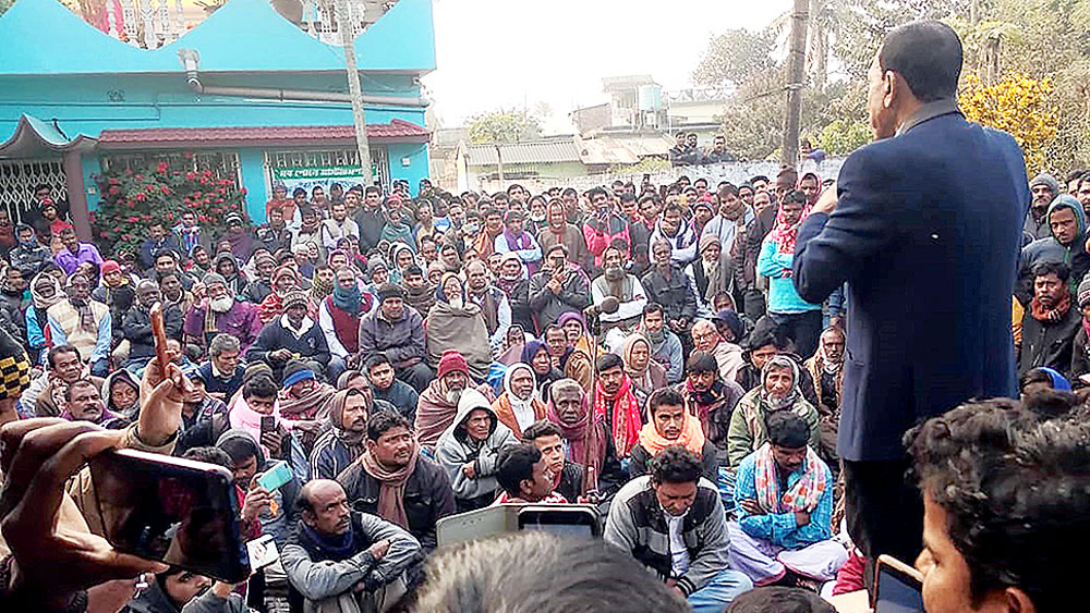 TMC leader Sona Pal threats his party