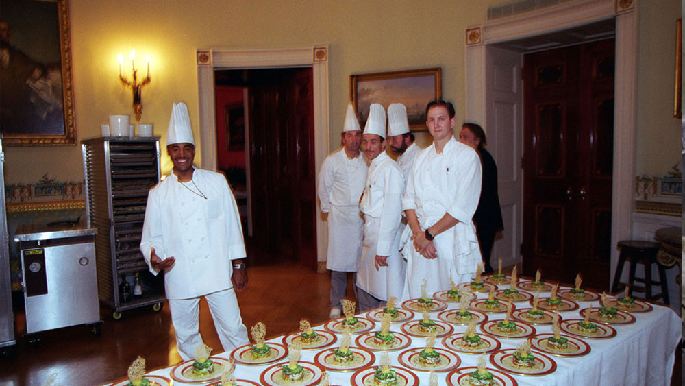 প্রেসিডেন্টের অফিস ছাড়া থেকে ৩০ মাস পর্যন্ত এই কর্মীদের মাইনে বাবদ বছরে দেড় লাখ ডলার এবং তার পর ৯৬ হাজার ডলার বরাদ্দ রয়েছে।