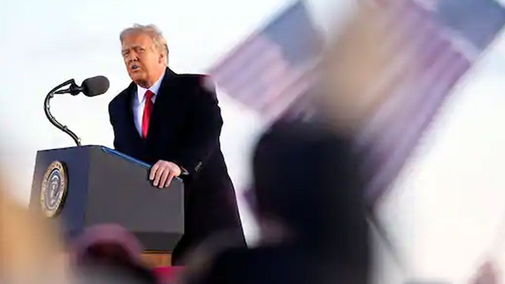 ক্যাপিটল হামলায় উস্কানি জোগানোর অভিযোগে তাঁর বিরুদ্ধে ২৫ জানুয়ারি ইমপিচমেন্টের প্রস্তাব সেনেটে জমা দিয়েছেন ডেমোক্র্যাটরা।