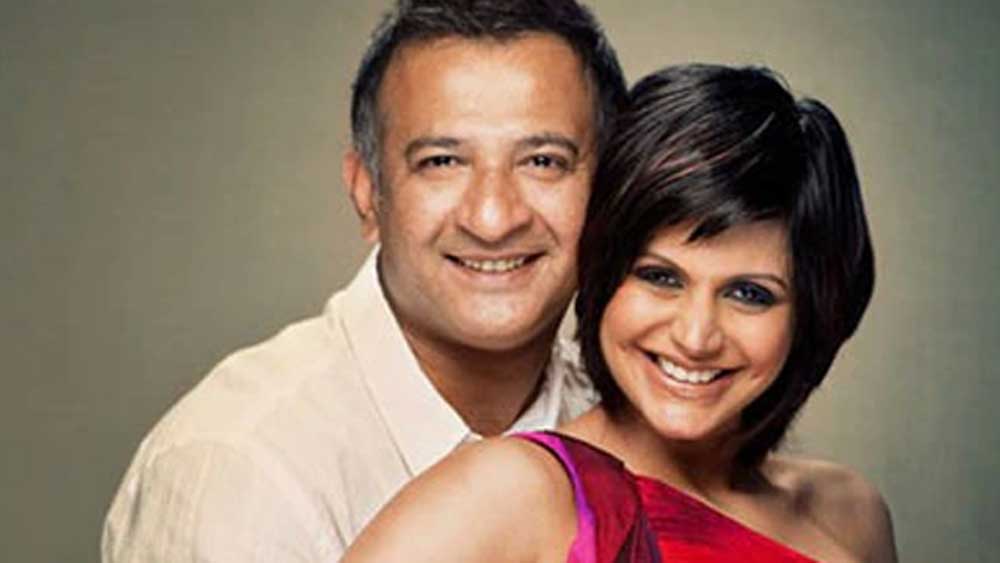 ওই দিন লাল-সাদা জামা এবং খাকি প্যান্ট পরে অডিশন দিতে এসেছিলেন মন্দিরাও। মন্দিরা অবশ্য তখন পরিচিত মুখ। দূরদর্শনের ধারাবাহিক  ‘শান্তি’ এবং বলিউডের অন্যতম সেরা ছবি ‘দিলওয়ালে দুলহনিয়া লে জায়েঙ্গে’-তে অভিনয় করে ফেলেছিলেন তিনি।