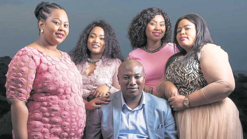 সে দেশের বিখ্যাত টিভি তারকা মুসা এমসেলেকু সবচেয়ে বড় বিরোধী এই প্রস্তাবের। তাঁর মতে, “আমাদের অস্তিত্ব রক্ষার জন্য, আমাদের ভবিষ্যৎ প্রজন্মের স্বার্থে, আমাদের সংস্কৃতি, ঐতিহ্যের কথা ভেবে এর বিরোধিতা করা দরকার।”