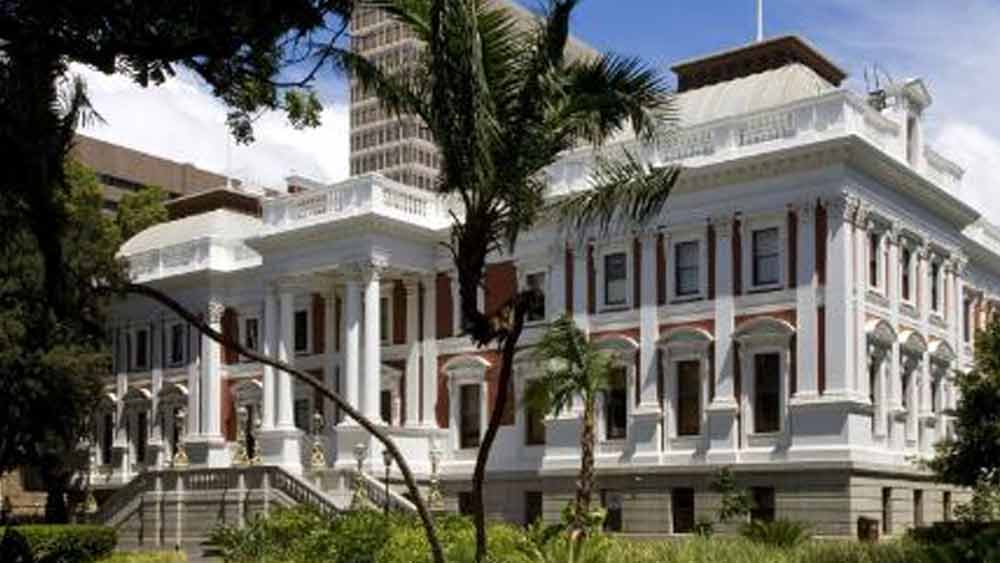 সম্প্রতি পলিঅ্যান্ড্রি অর্থাৎ মহিলাদের বহুবিবাহের উপর সামাজিক সিলমোহর দেওয়ার প্রস্তাবকে কেন্দ্র করে তুমুল বিতর্ক শুরু হয়েছে দক্ষিণ আফ্রিকায়।